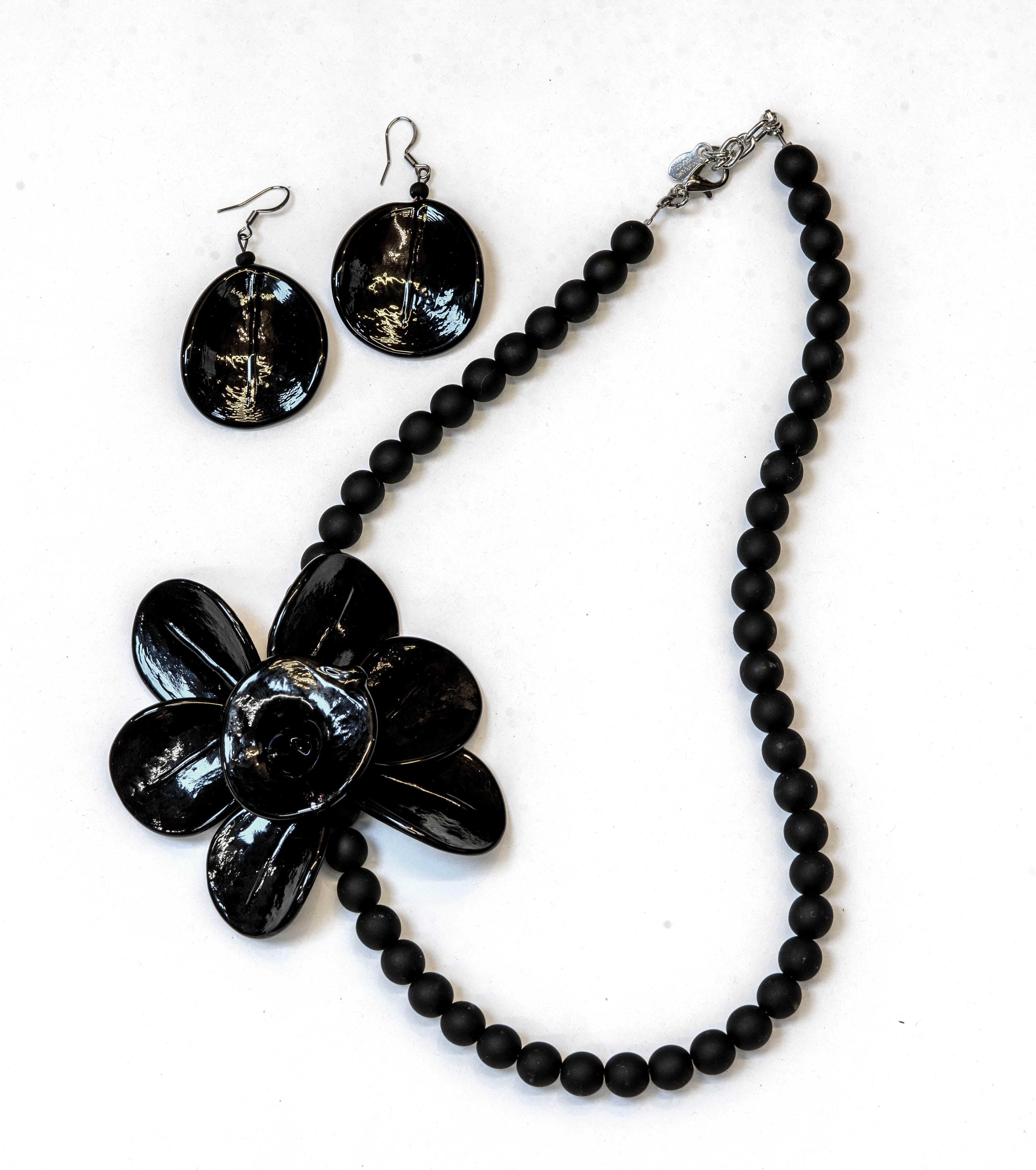 Murano necklace, black glass beads, Venetian jewelry, flower necklace, Italian jewelry, handmade necklace, glass jewelry, black necklace, gift for her, statement piece, boho necklace, artisan jewelry, Made in Italy