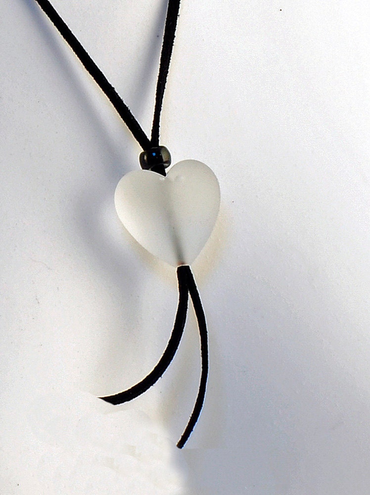 Heart Murano glass jewel - love gift for lady and girl -Red glass pendant, alcantara lace, Murano glass jewelry, summer fashion, gift.