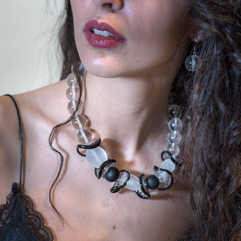 Murano glass necklace handmade in Murano by Cesare Sent original made in Italy lampworking matt and shiny glass differnet dècolletè