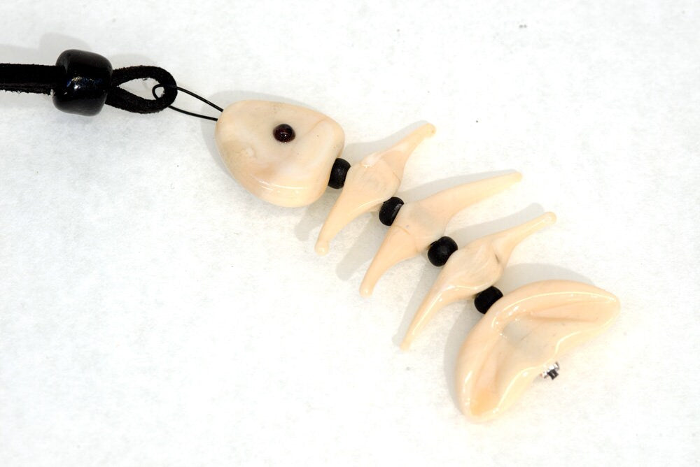 Murano glass jewel - fishbone - adjustable cord - funny jewel -