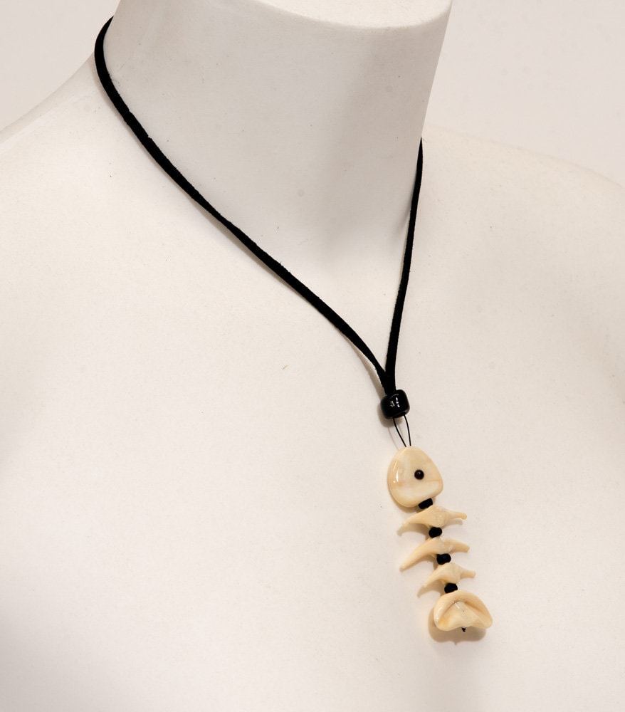 Murano glass jewel - fishbone - adjustable cord - funny jewel -