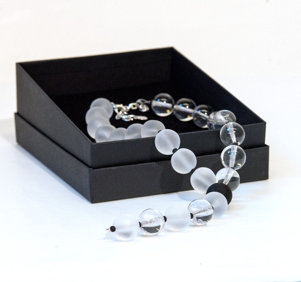 Murano glass necklace handmade in Murano by Cesare Sent original made in Italy fashion lampworking crafts elegant modern glass beads