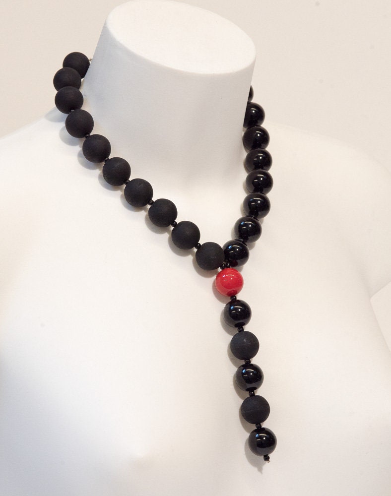 Murano glass necklace handmade in Murano by Cesare Sent original made in Italy fashion lampworking crafts elegant modern glass beads