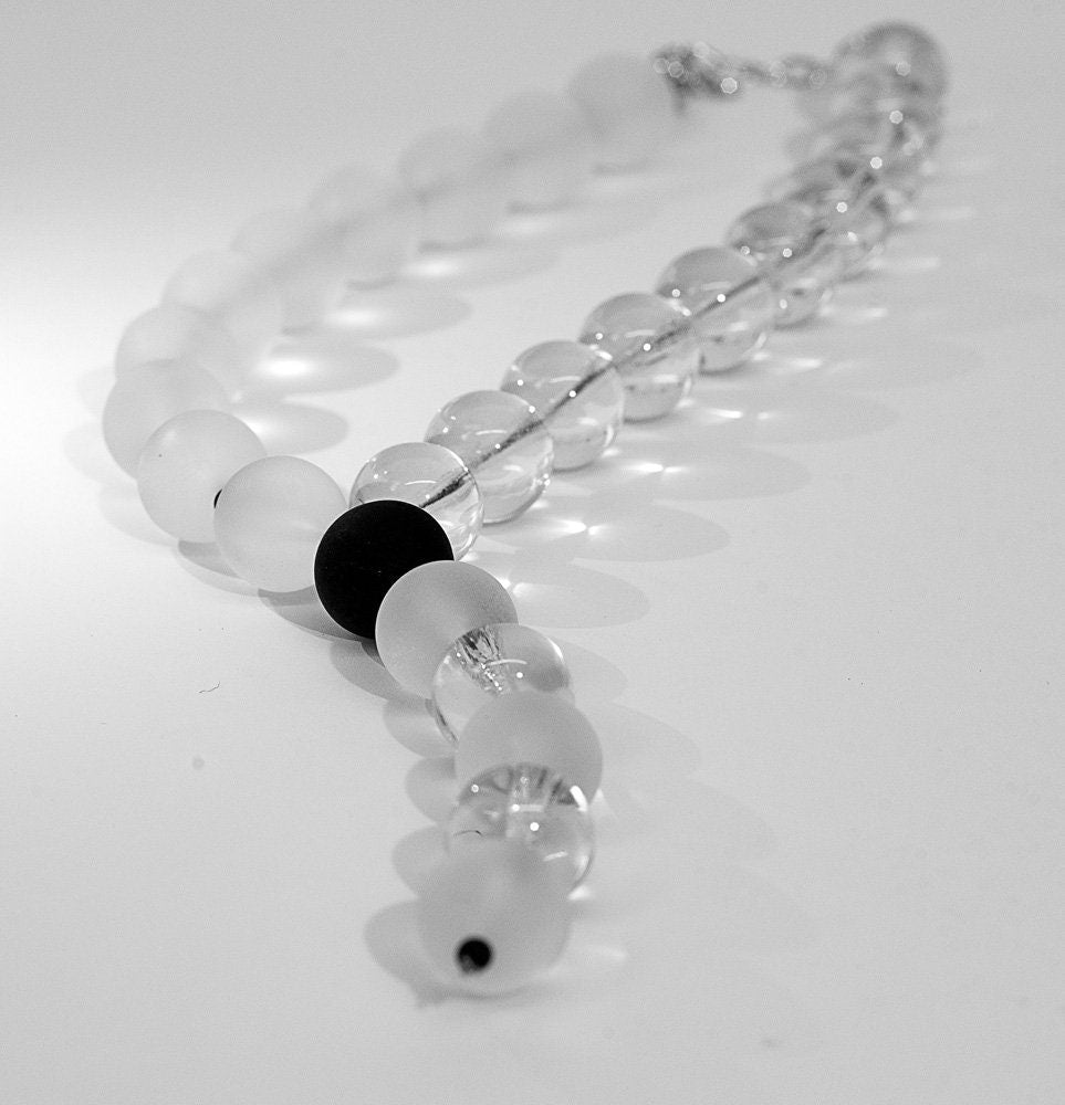 Murano glass necklace handmade in Murano by Cesare Sent original made in Italy fashion lampworking crafts elegant modern glass beads