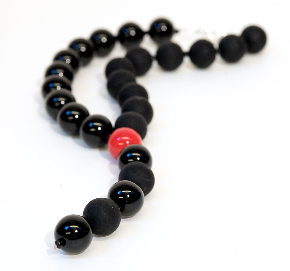 Murano glass necklace handmade in Murano by Cesare Sent original made in Italy fashion lampworking crafts elegant modern glass beads