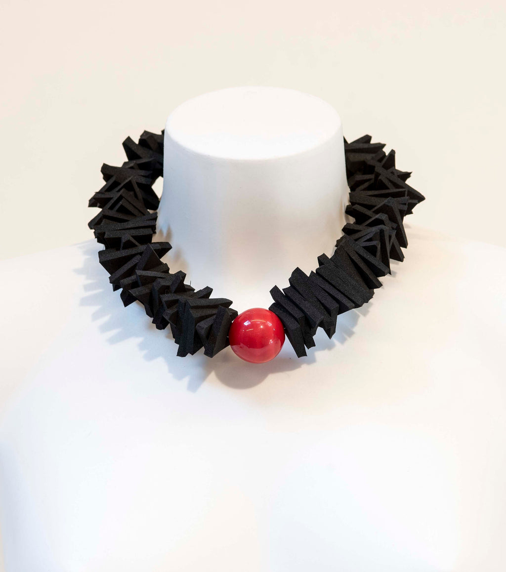 Blown glass rubber necklace -Glass bubble - Sphere - Colorful bead - statement necklace - neoprene and pearl in red blown glass. 