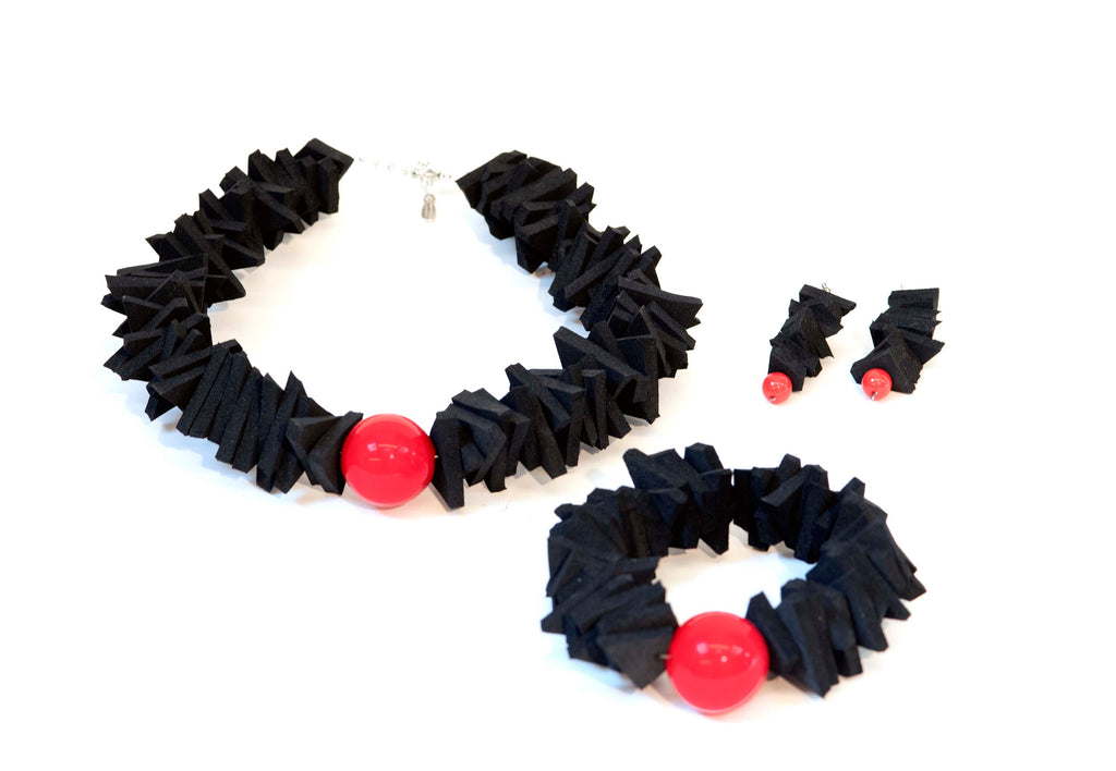 Blown glass rubber necklace -Glass bubble - Sphere - Colorful bead - statement necklace - neoprene and pearl in red blown glass. 