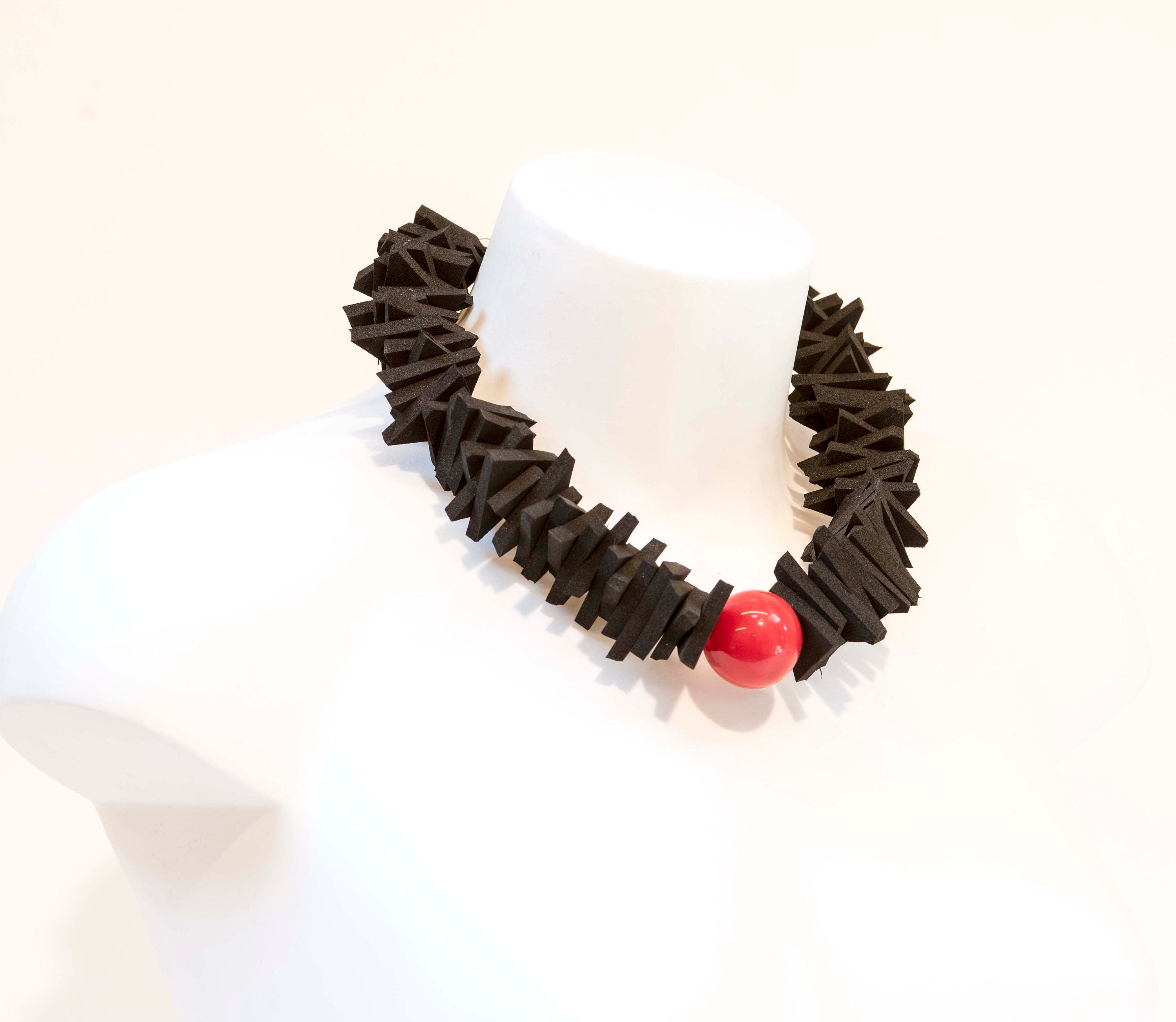 Blown glass rubber necklace -Glass bubble - Sphere - Colorful bead - statement necklace - neoprene and pearl in red blown glass. 