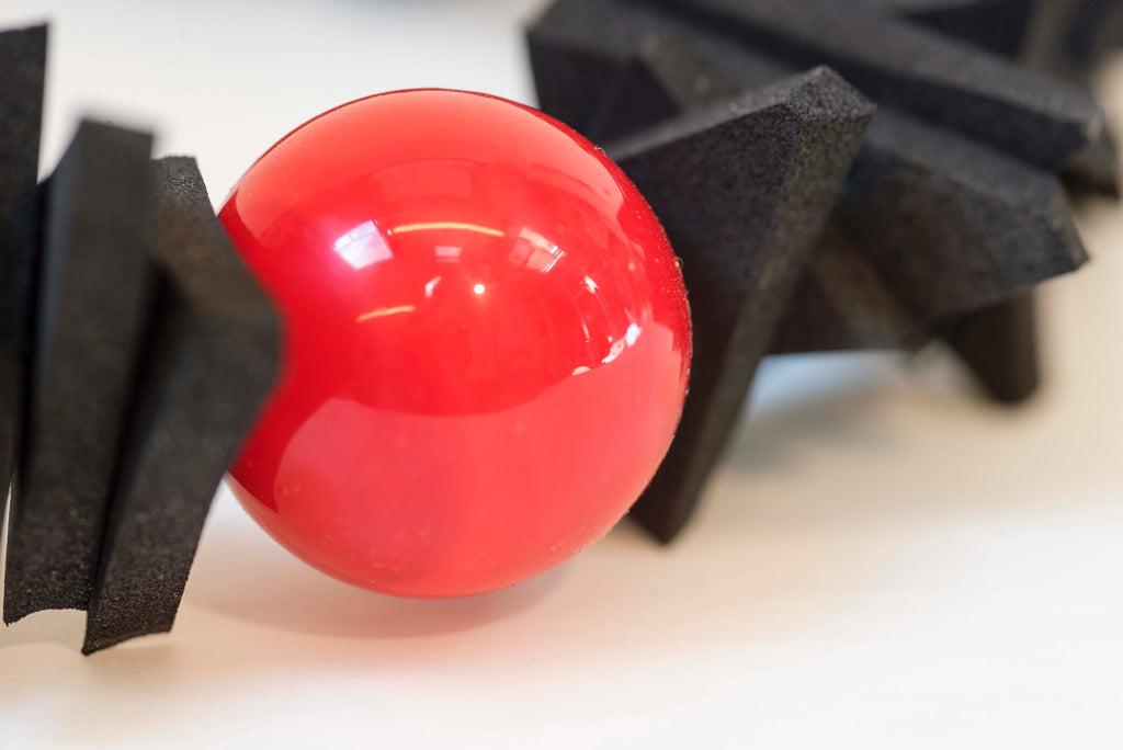 Blown glass rubber necklace -Glass bubble - Sphere - Colorful bead - statement necklace - neoprene and pearl in red blown glass. 