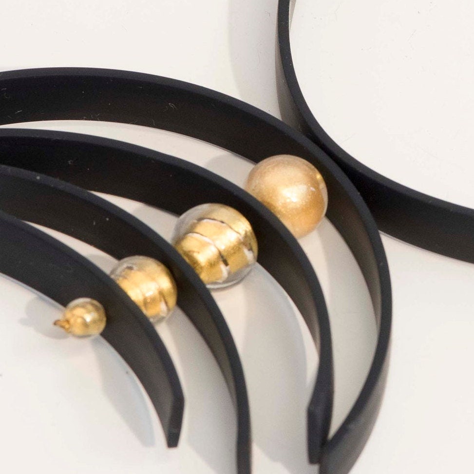 Glass beads necklace with 24 kt gold leaf, Murano glass jewelry, black rubber, adjustable, aluminium clasp. Special original gift woman.