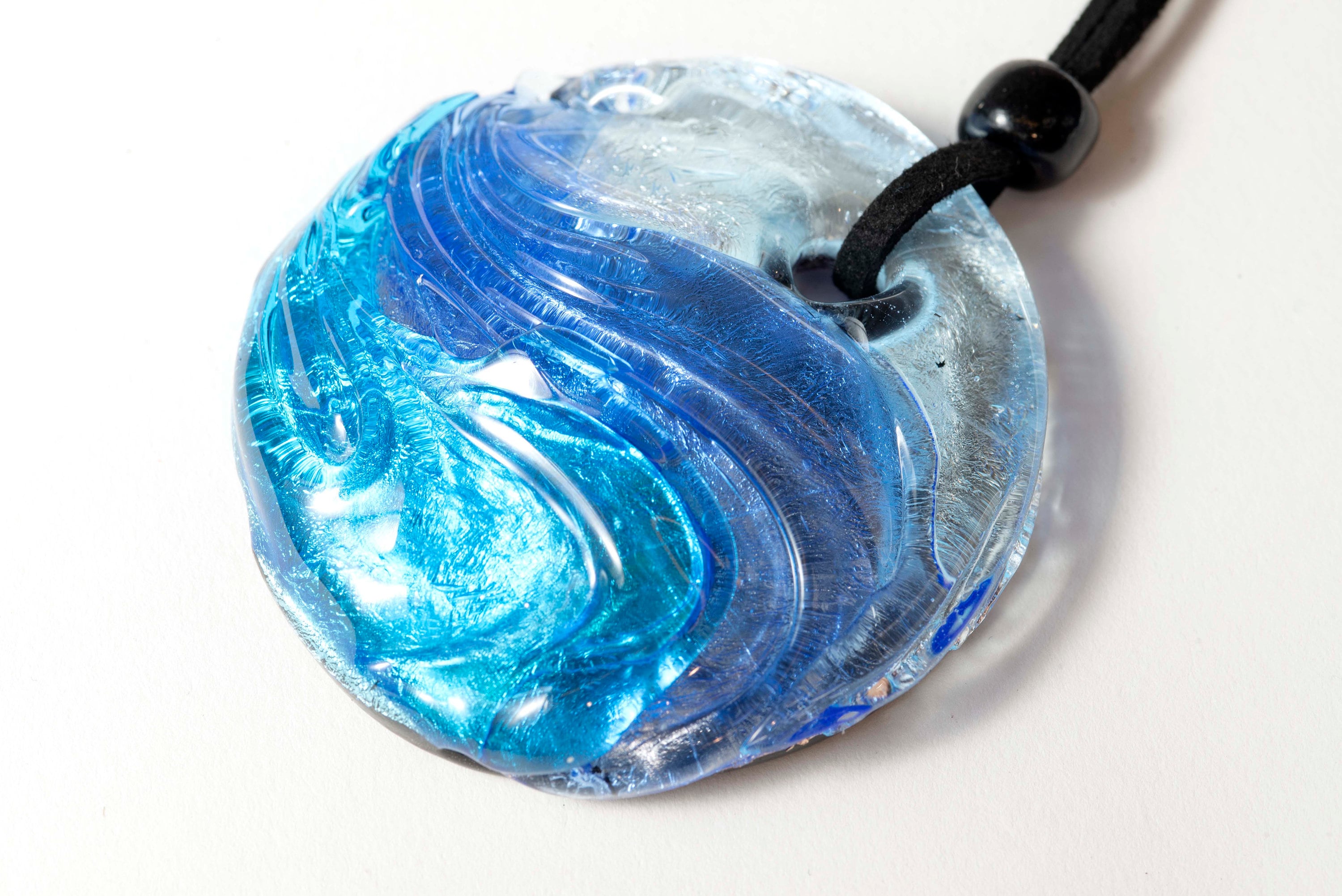 ONDA glass medallion handmade in Murano by Cesare Sent original necklace made in Italy elegant modern glass craft lampworking