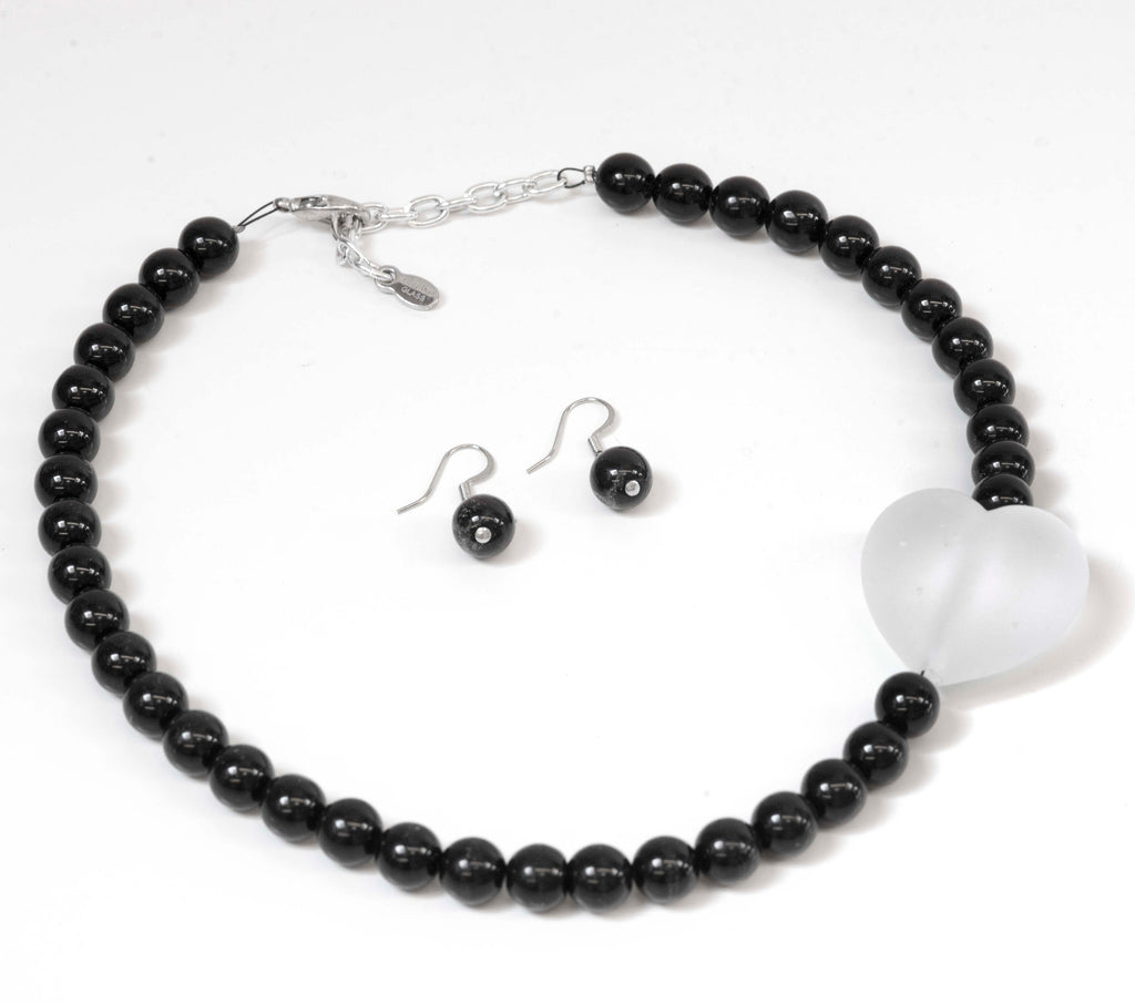 Murano glass necklace handmade in Murano by Cesare Sent original made in Italy differnt elegant modern fashion crafts sandblasted