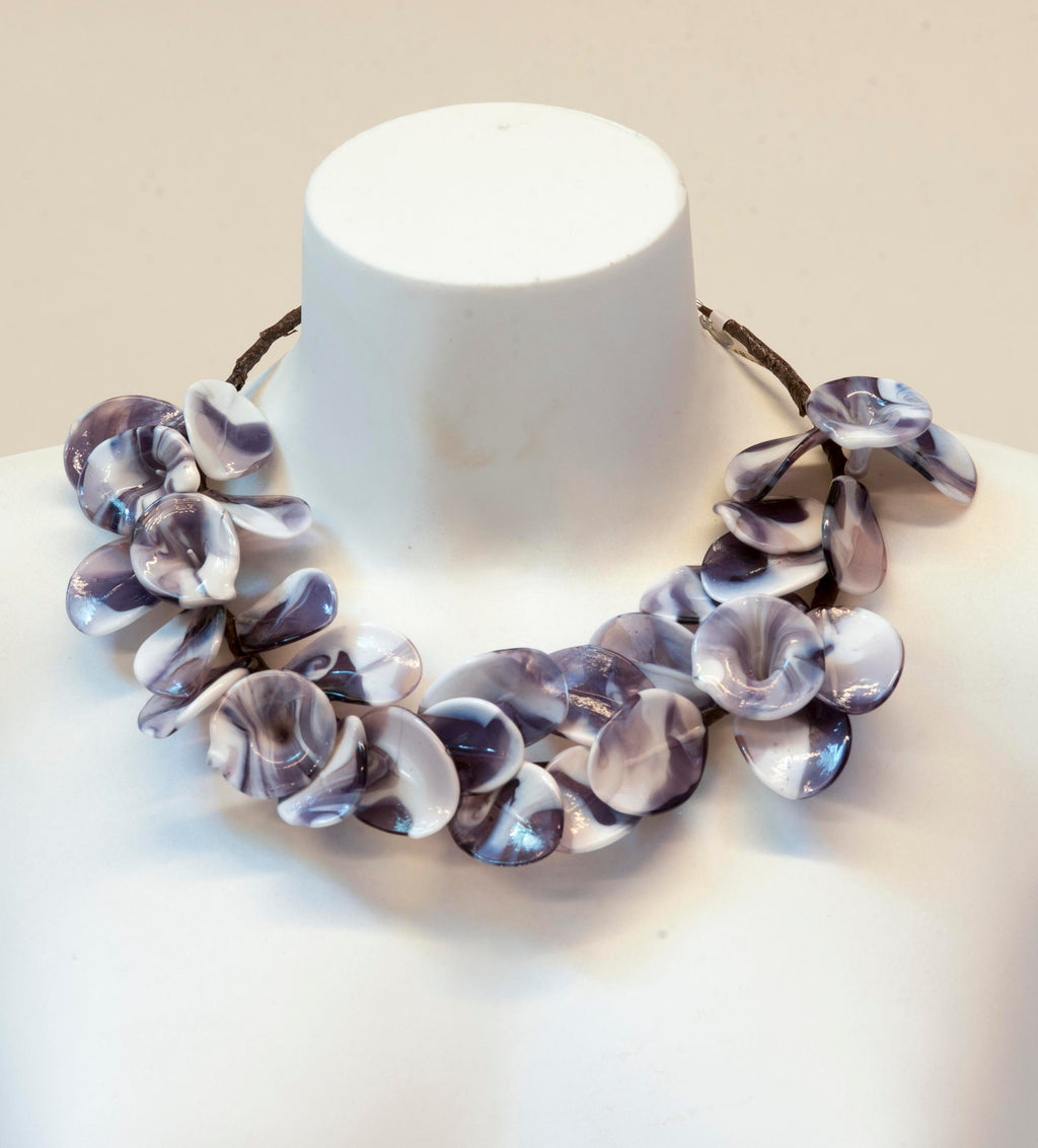 Necklace of Murano glass very original. It is a sculptural necklace that will amaze admirers.By Cesare Sent with the lampwork technique