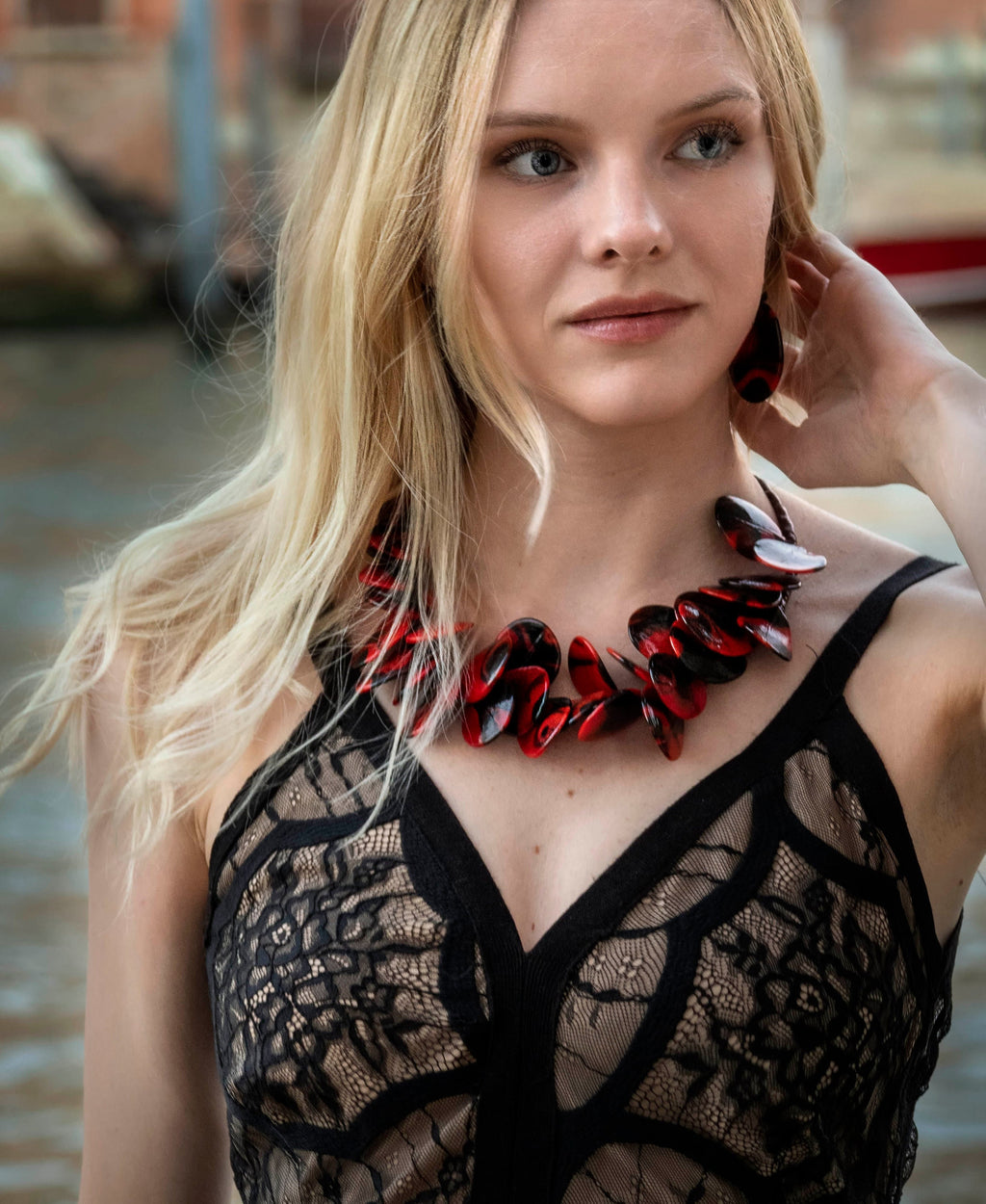 Calla Murano glass necklace original made in Italy wonderful choker glass flowers crafts elegant jewellery Phone essential to ship.