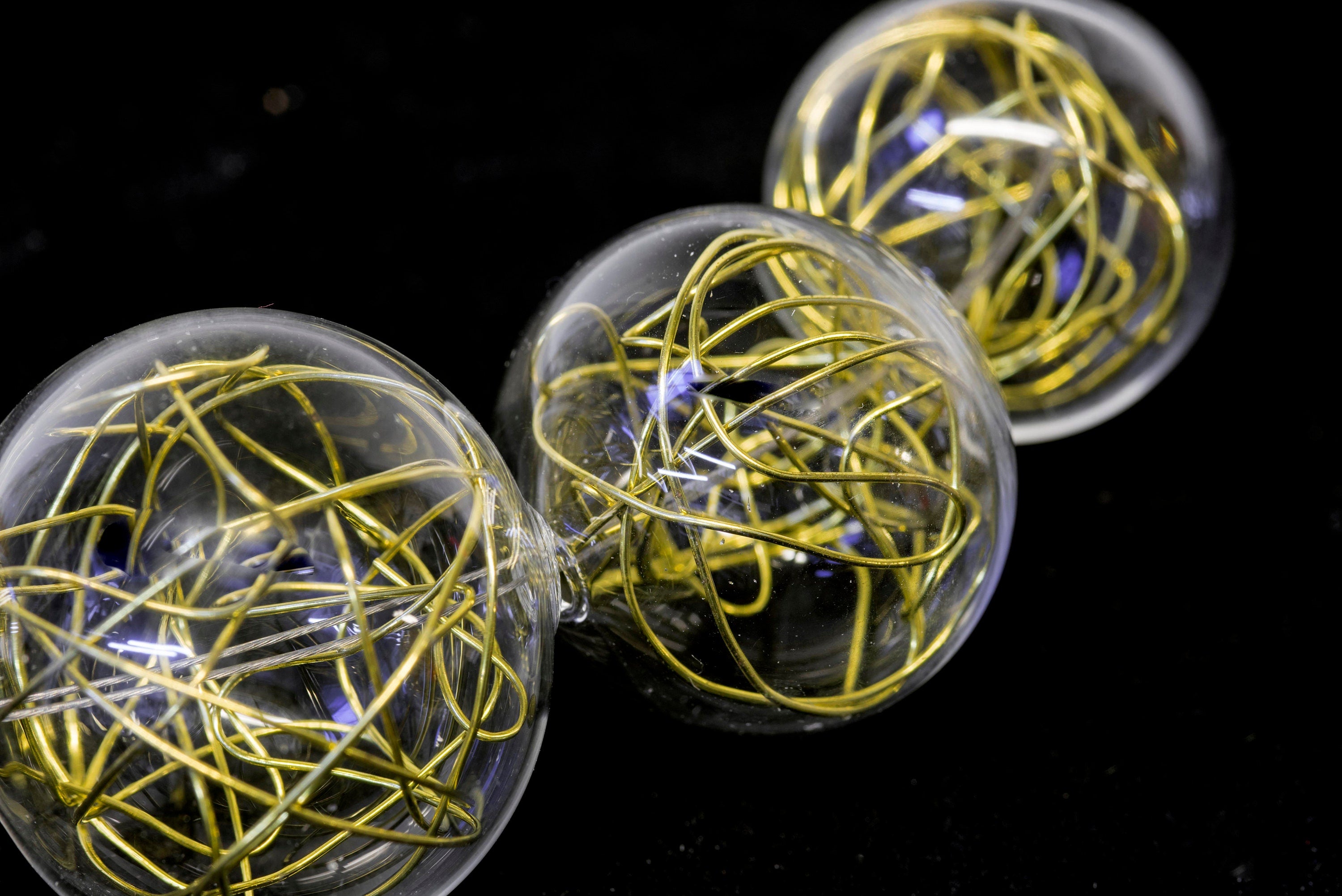 Necklace with gold/metal wire inside in blown glass - Glass bubbles - Spheres - Statement necklace - Geometric Phone essential to ship.