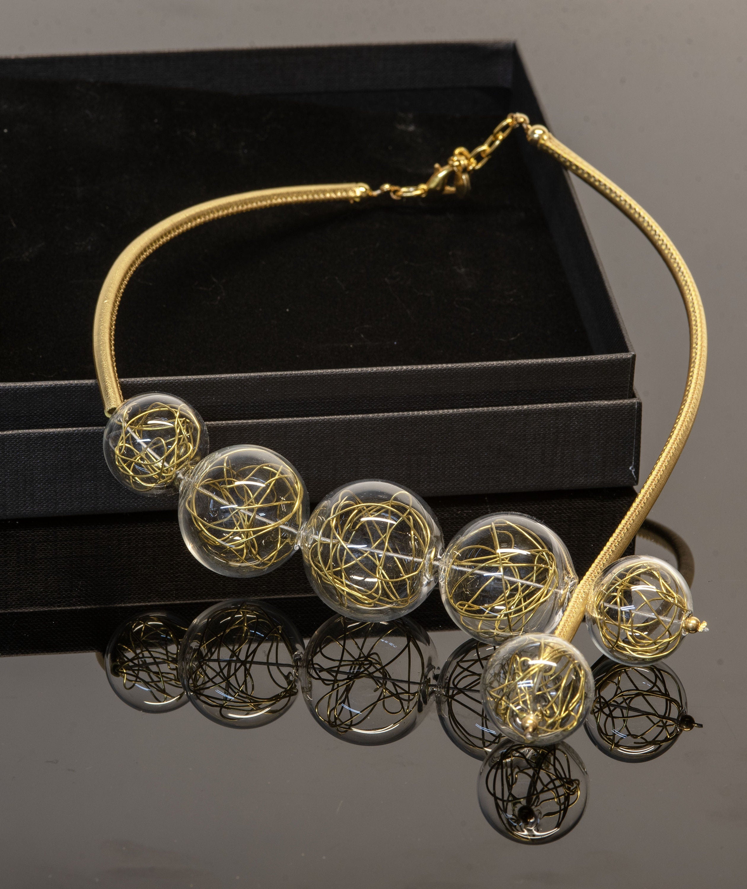 Necklace with gold wire inside in blown glass - Glass bubbles - Spheres - Statement necklace - Geometric - Abstract - Modern - Murano glass