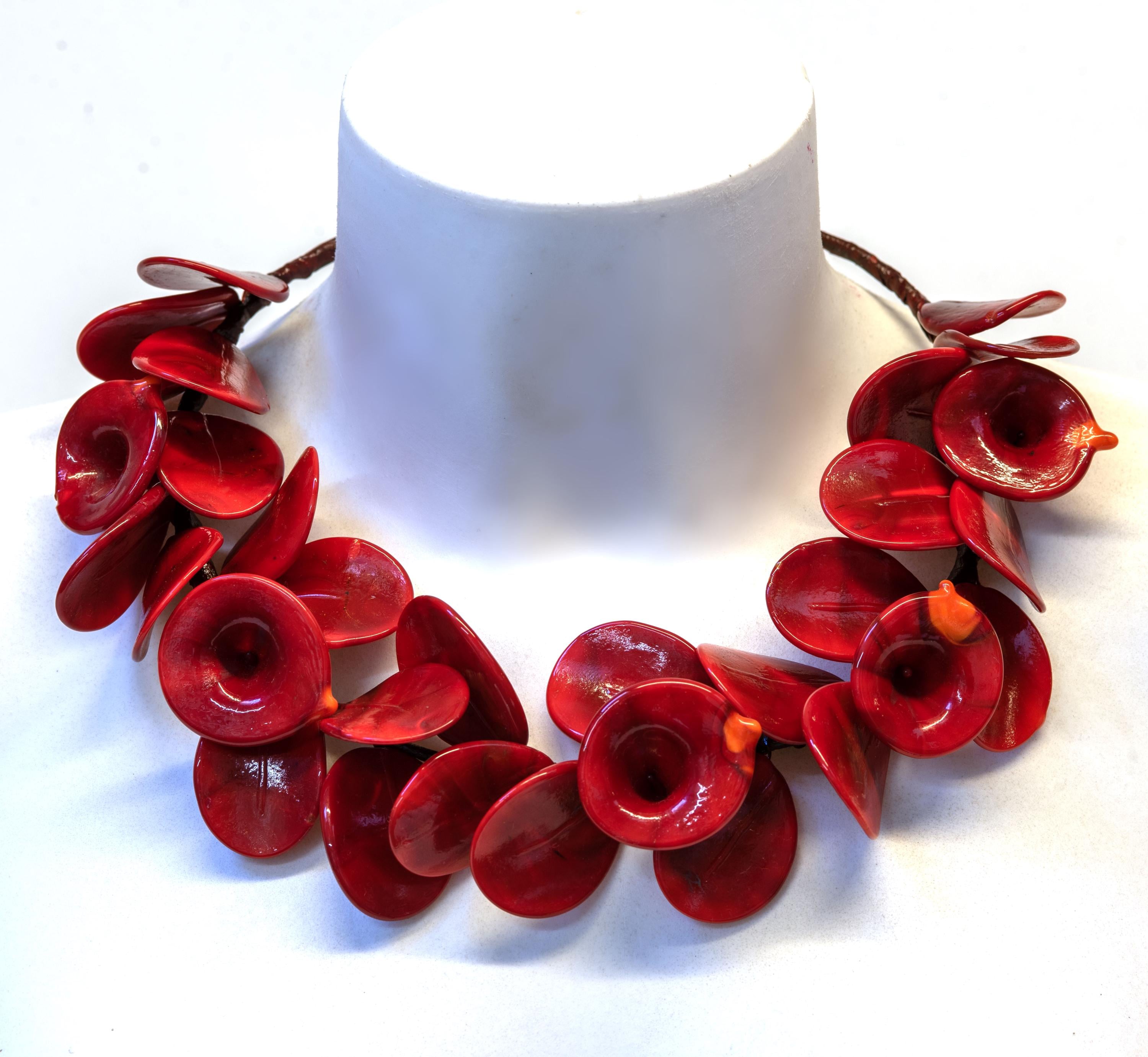 PETALI Murano glass lampworked necklace handmade in Murano by Cesare sent original made in Italy artistic crafts very effect different