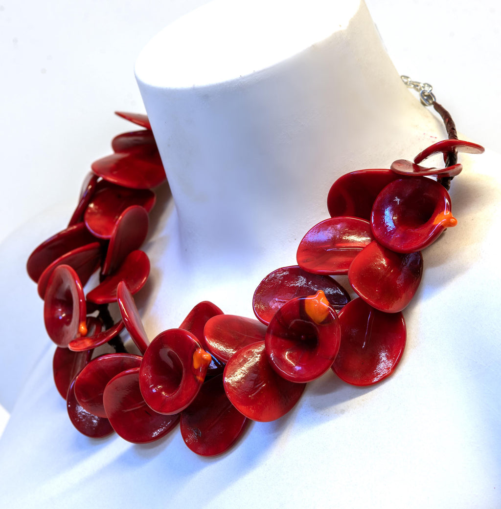 PETALI Murano glass lampworked necklace handmade in Murano by Cesare sent original made in Italy artistic crafts very effect different