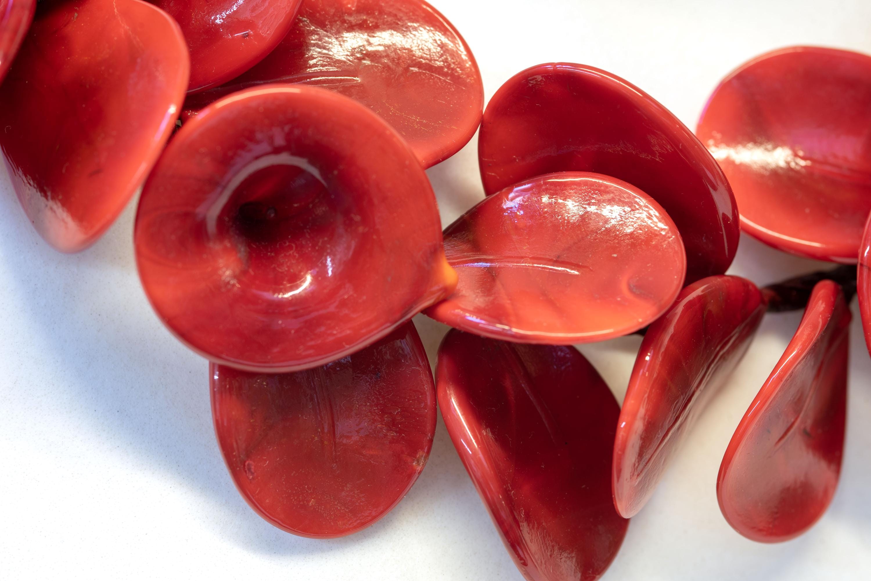 PETALI Murano glass lampworked necklace handmade in Murano by Cesare sent original made in Italy artistic crafts very effect different