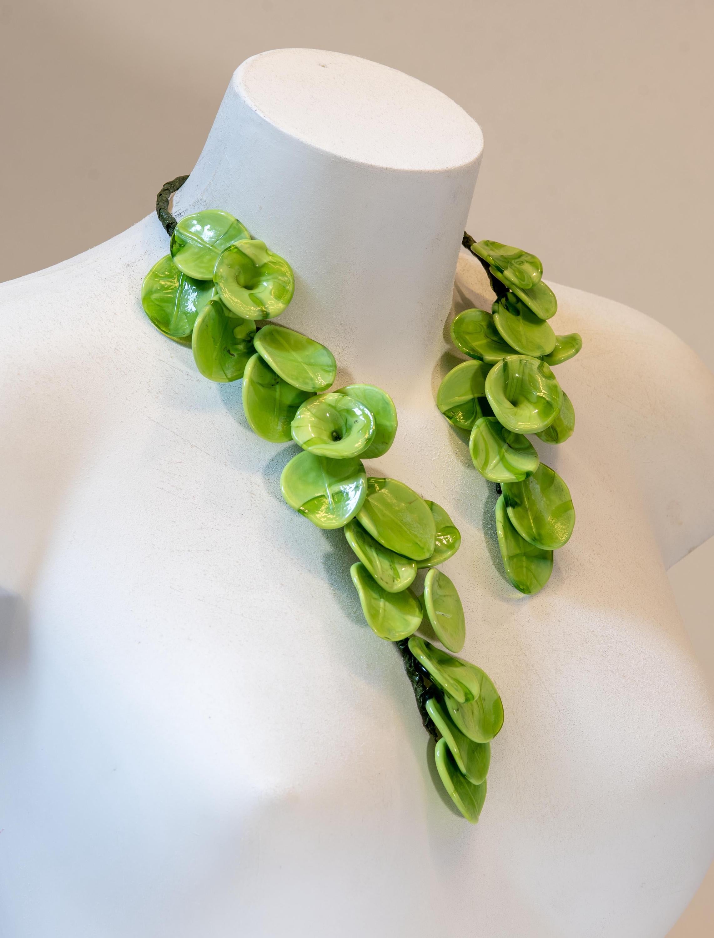 Murano glass necklace handmade original made in Italy wonderful necklace glass flowers crafts elegant jewelleryPhone essential to ship.