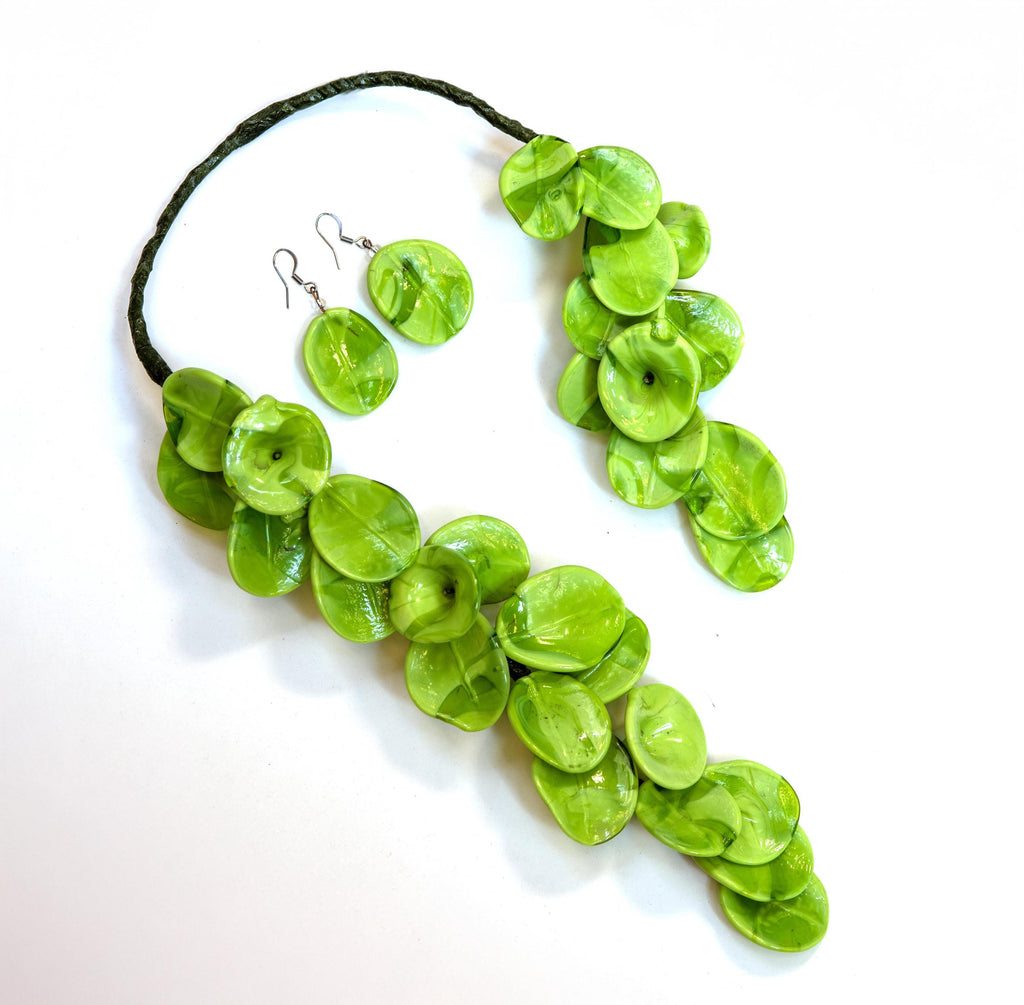 Murano glass necklace handmade original made in Italy wonderful necklace glass flowers crafts elegant jewelleryPhone essential to ship.