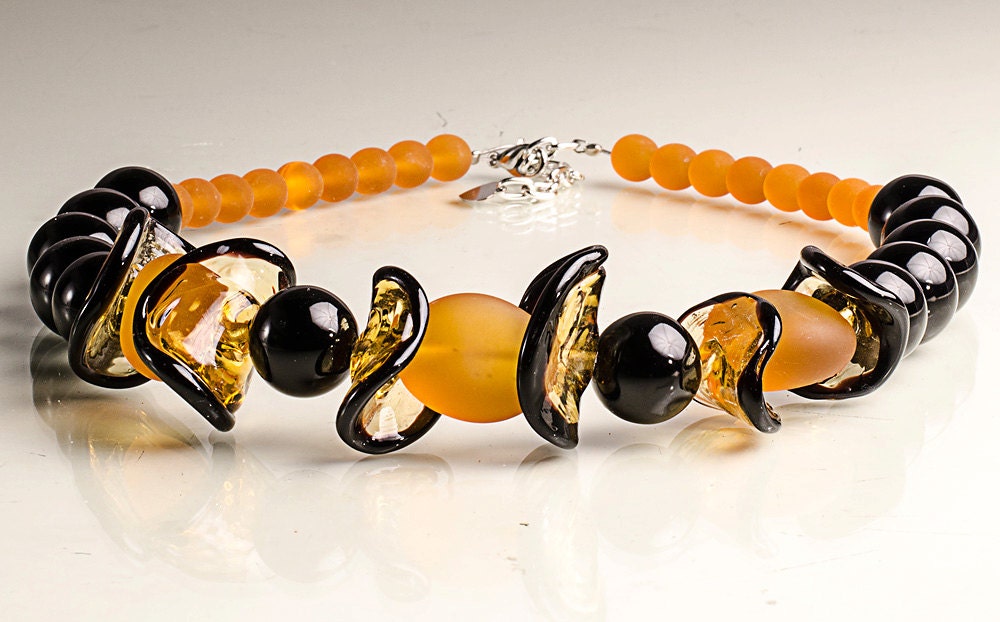 Murano glass necklace handmade in Murano by Cesare Sent original made in Italy lampworking matt and shiny glass differnet dècolletè