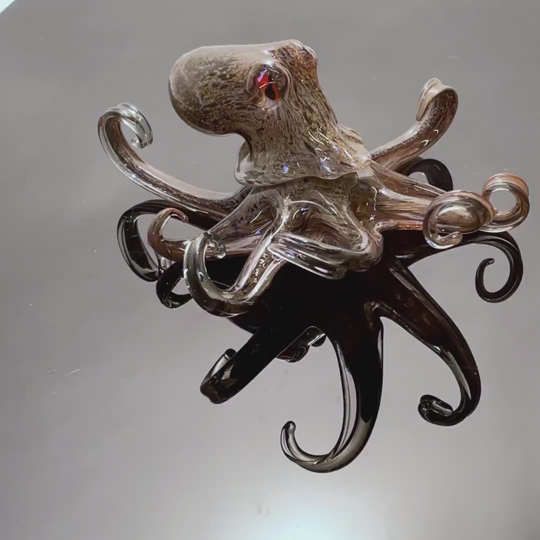 Octopus in Murano glass. Realistic realization in glass multicoloured.Sculpture of the glass master.
